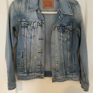 DONATED - BOGO free 🛍 Classic Levi’s Denim Jacket XS
